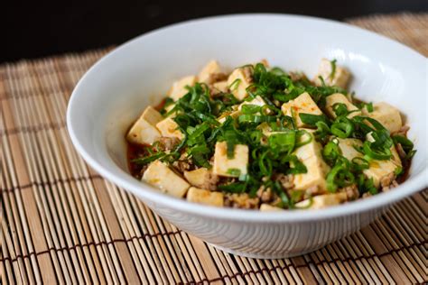  Il Tofu Rotto: Un trionfo di sapori umami e una danza delicata di texture cremose!