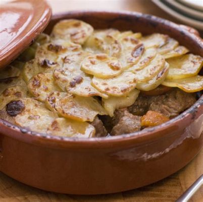  Lancashire Hotpot: Un piatto rustico e confortante che fonde sapori di montagna e mare!